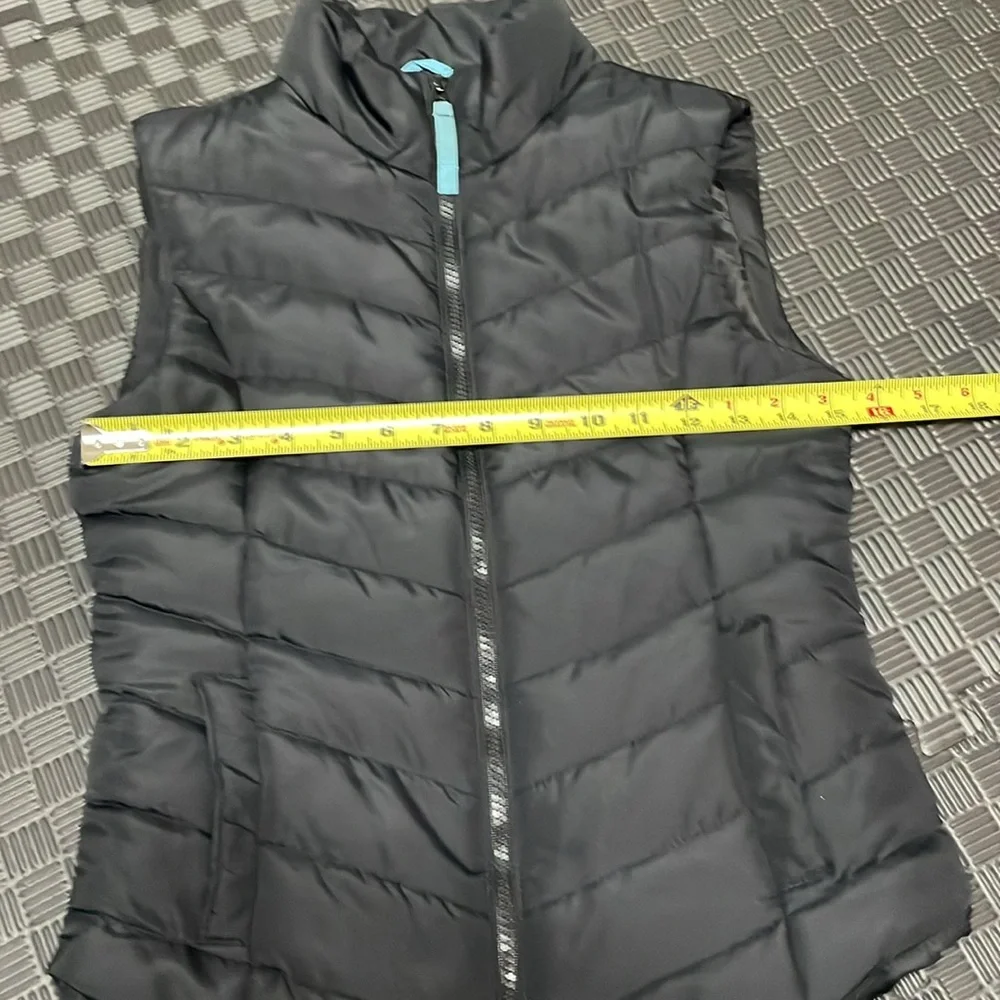 Black puffer vest aeropostale size extra small zipper front